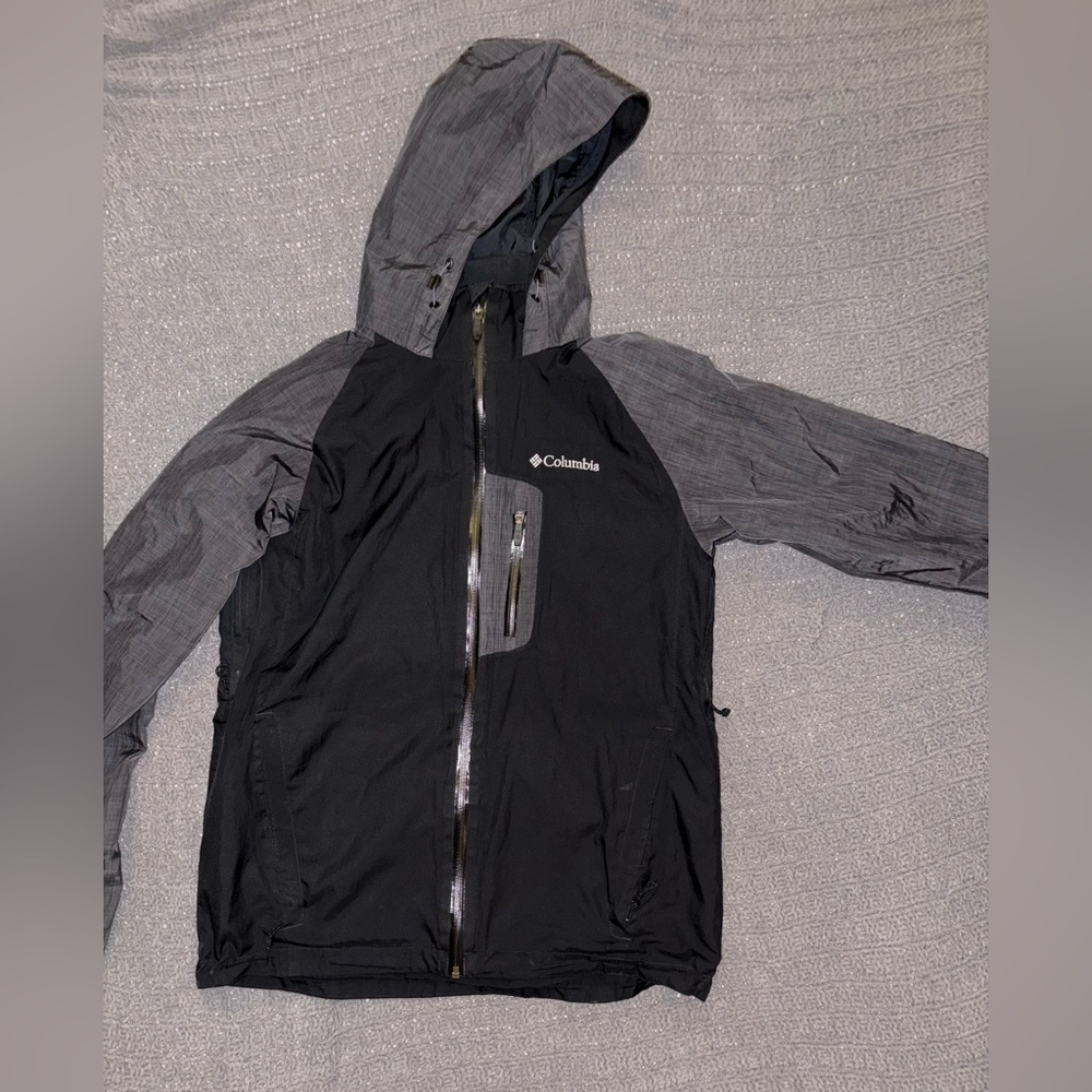 Columbia Men's Black and Charcoal Raincoat